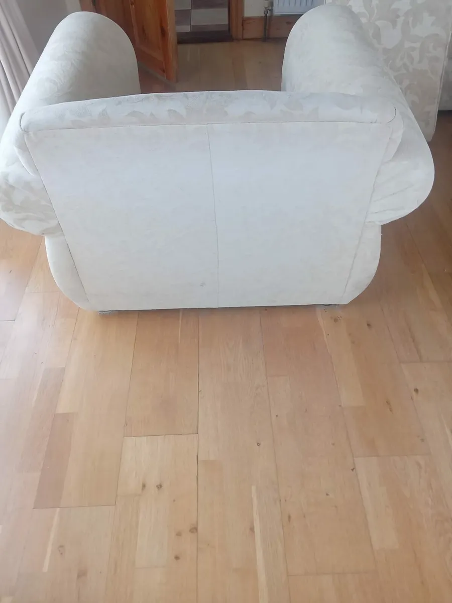 Two cream armchairs - Image 2
