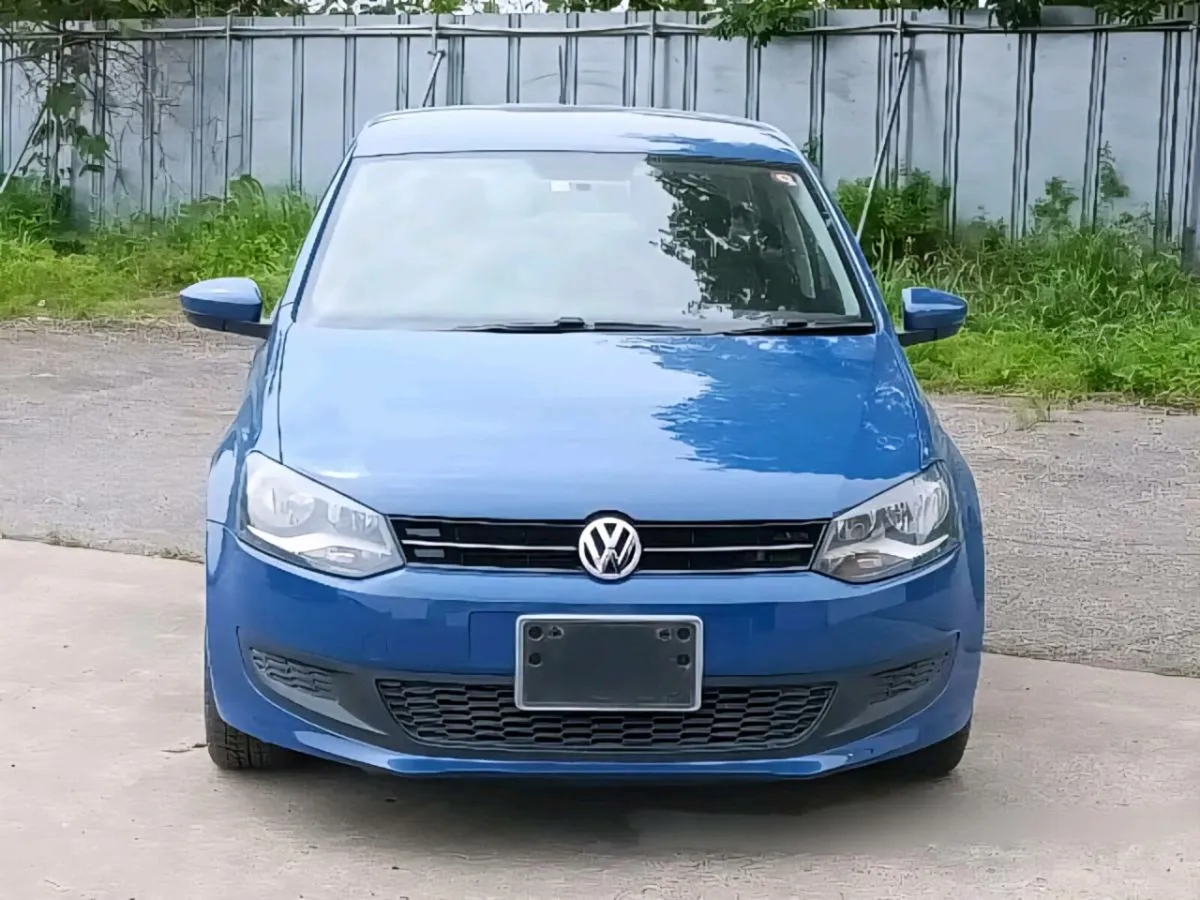 Automatic Volkswagen Polo 1.2 TSI Bluemotion - Image 1
