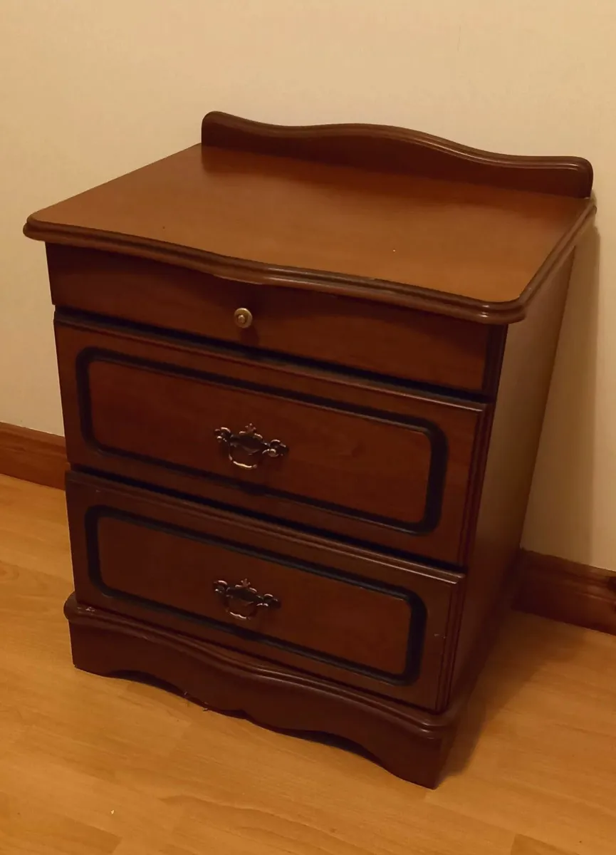 Mahogany Locker