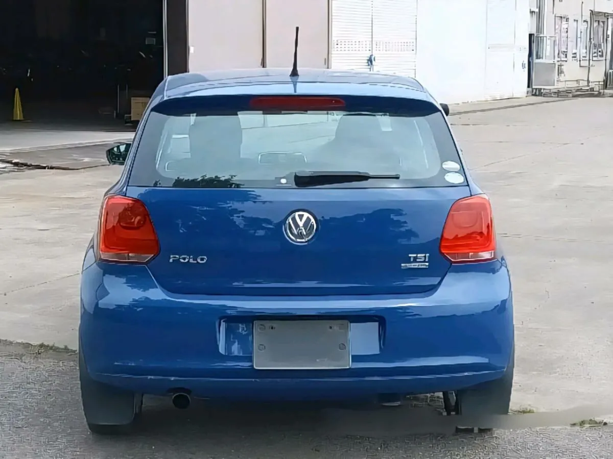 Automatic Volkswagen Polo 1.2 TSI Bluemotion - Image 4