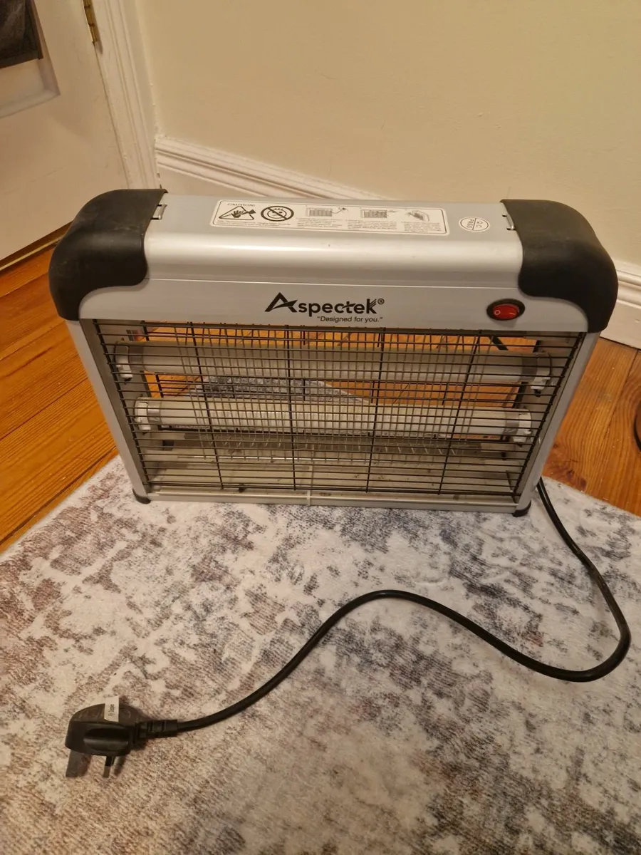 Fly zapper - Image 1