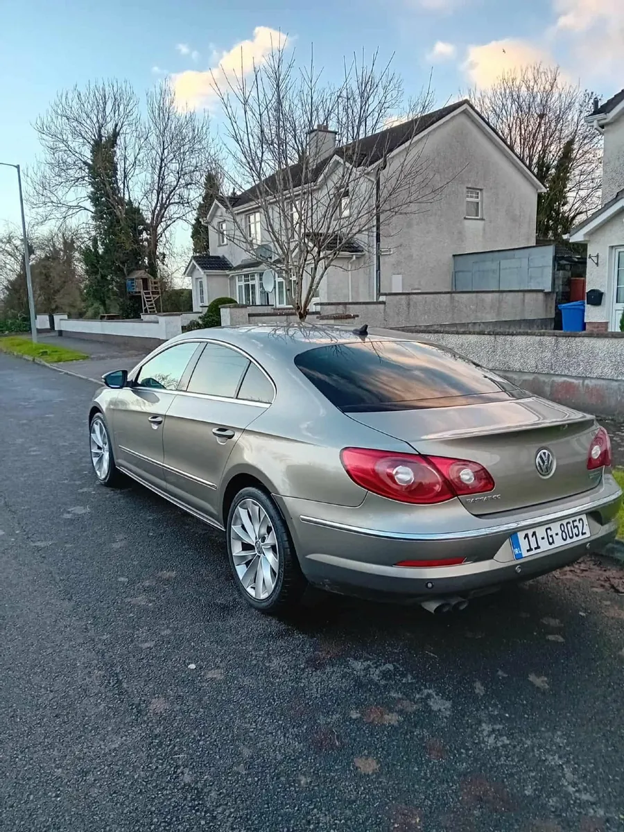 Volkswagen Passat 2011 - Image 1
