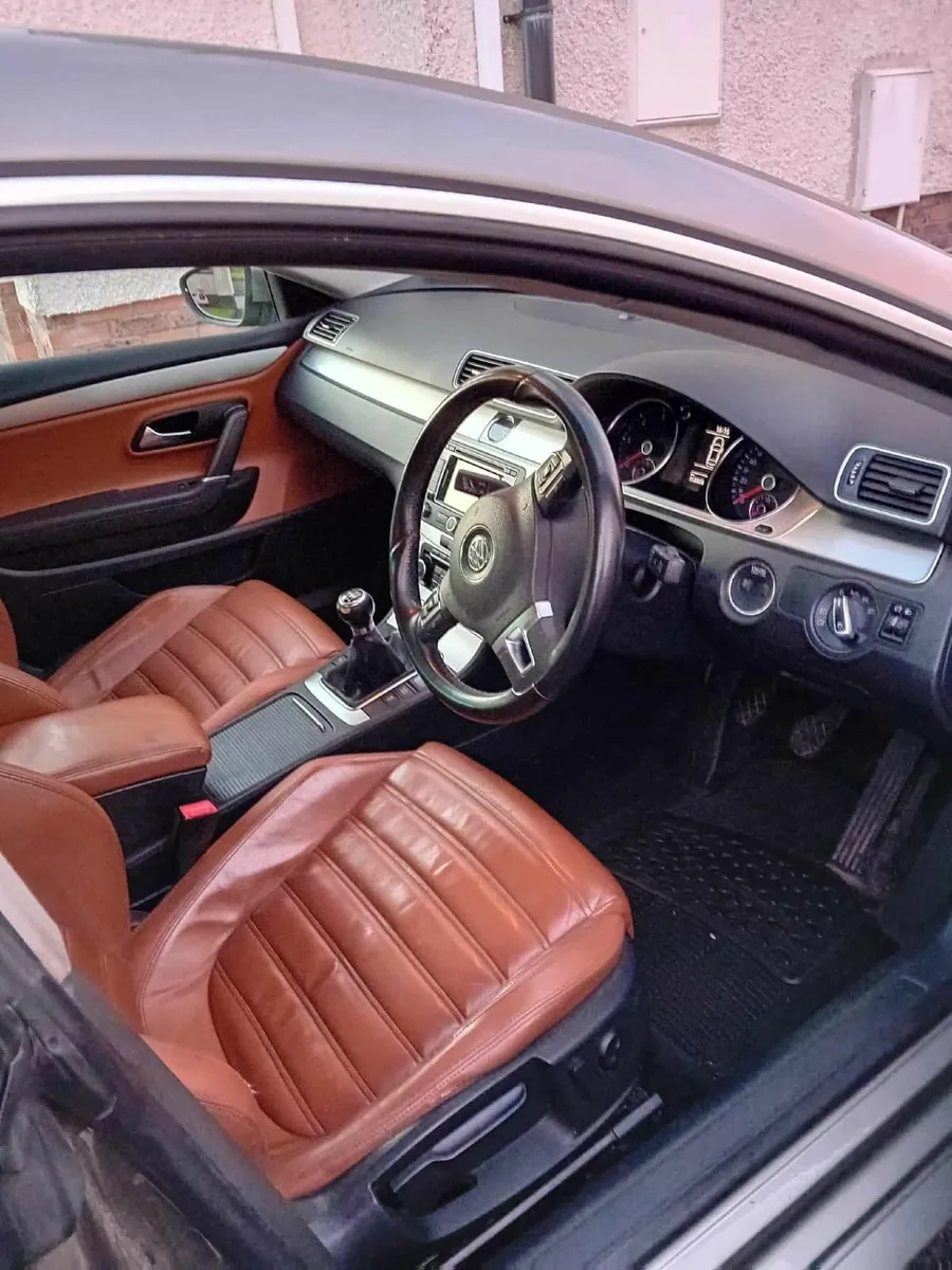 Volkswagen Passat 2011 - Image 4