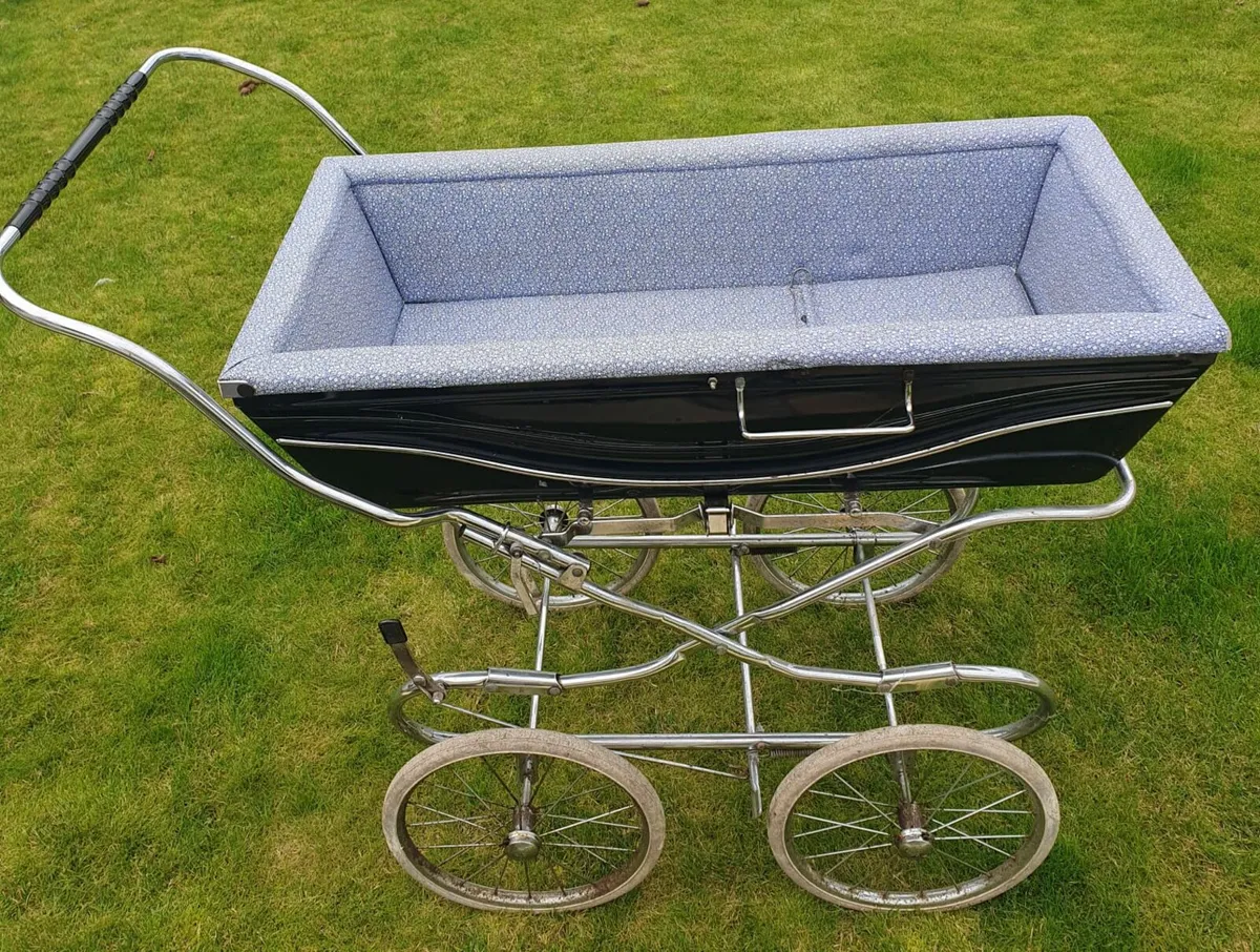 Vintage Pram - Image 2