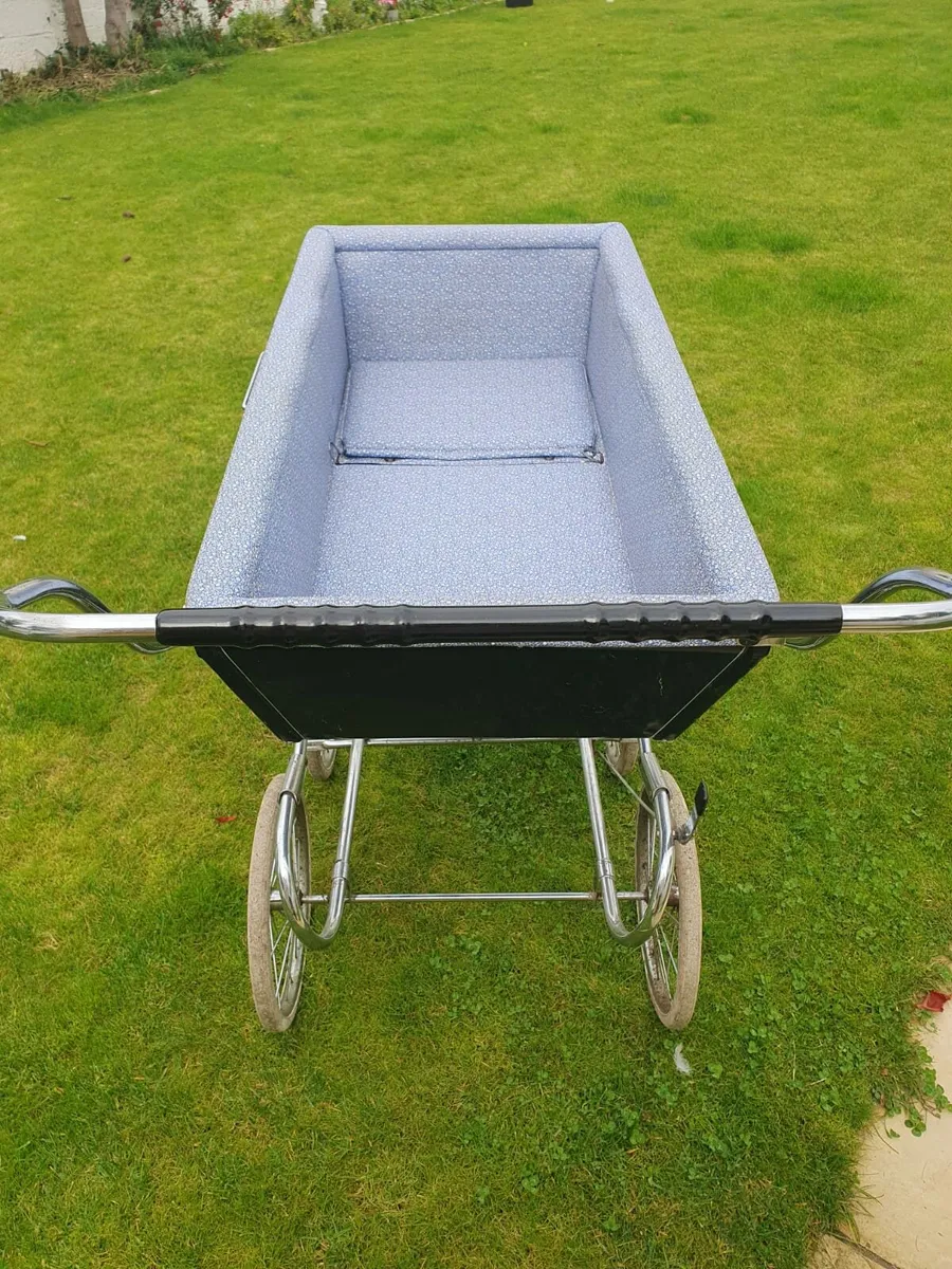 Vintage Pram - Image 3