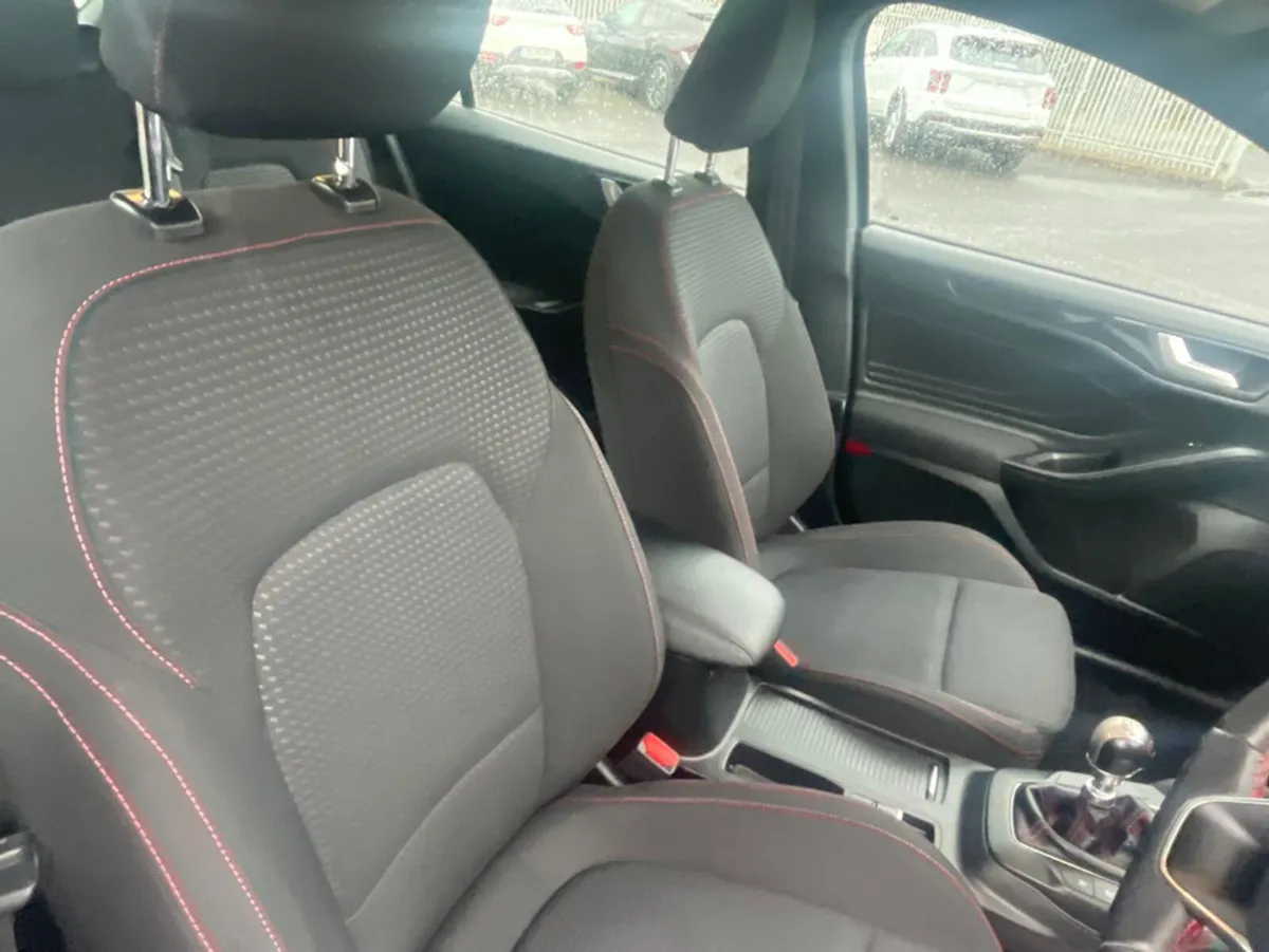 Ford Focus ST-LINE 1.0 ECOBOOST 125 125PS 4DR (ONL - Image 4