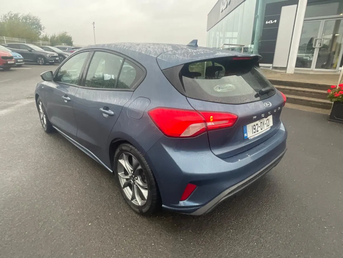 Ford Focus ST-LINE 1.0 ECOBOOST 125 125PS 4DR (ONL - Image 3