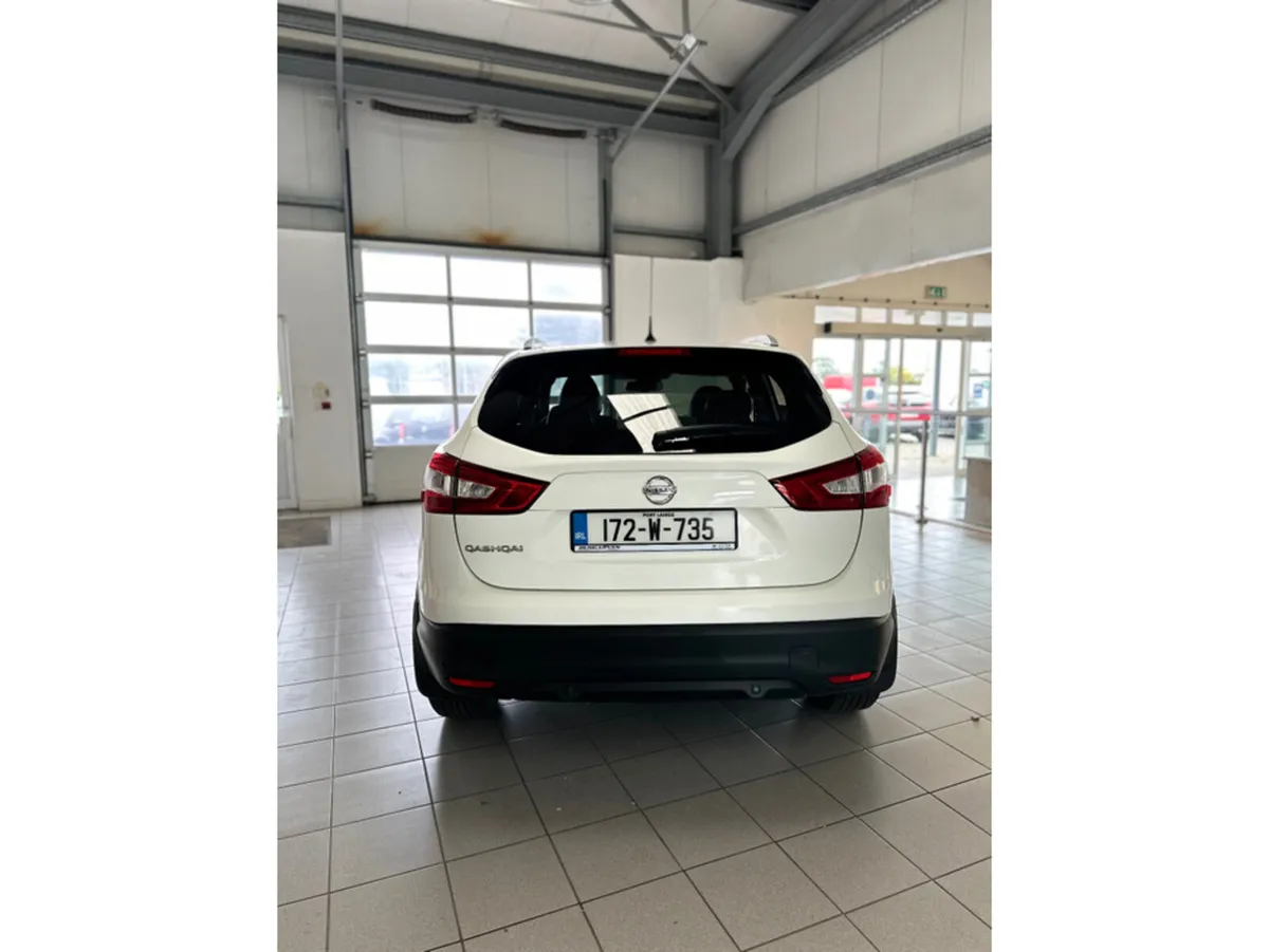 Nissan Qashqai 1.6 SV CVT PREMIUM 17 4DR AUTO - Image 2