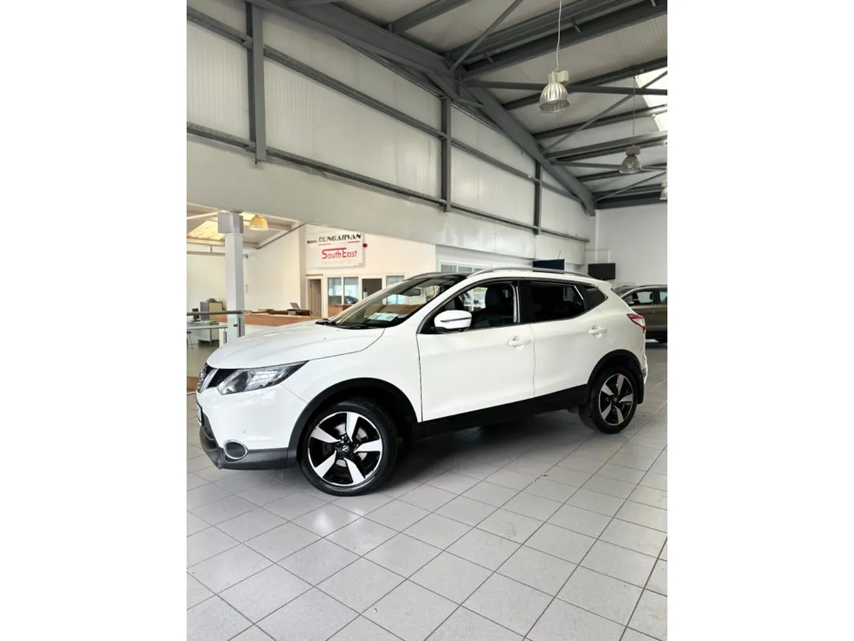 Nissan Qashqai 1.6 SV CVT PREMIUM 17 4DR AUTO - Image 3