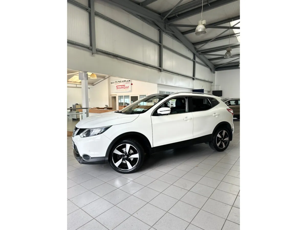 Nissan Qashqai 1.6 SV CVT PREMIUM 17 4DR AUTO - Image 4