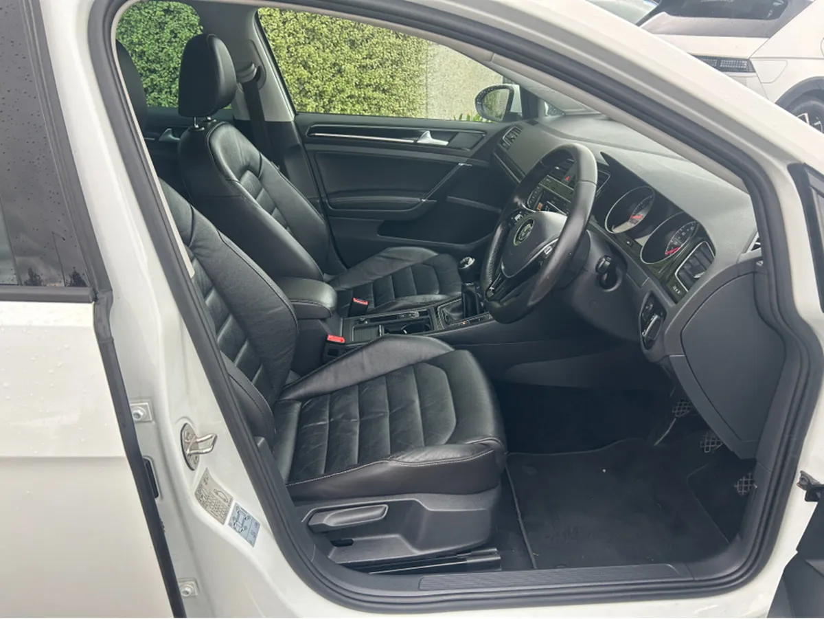 Volkswagen Golf 1.2 TSI R-LINE STYLING 110HP 5DR * - Image 4