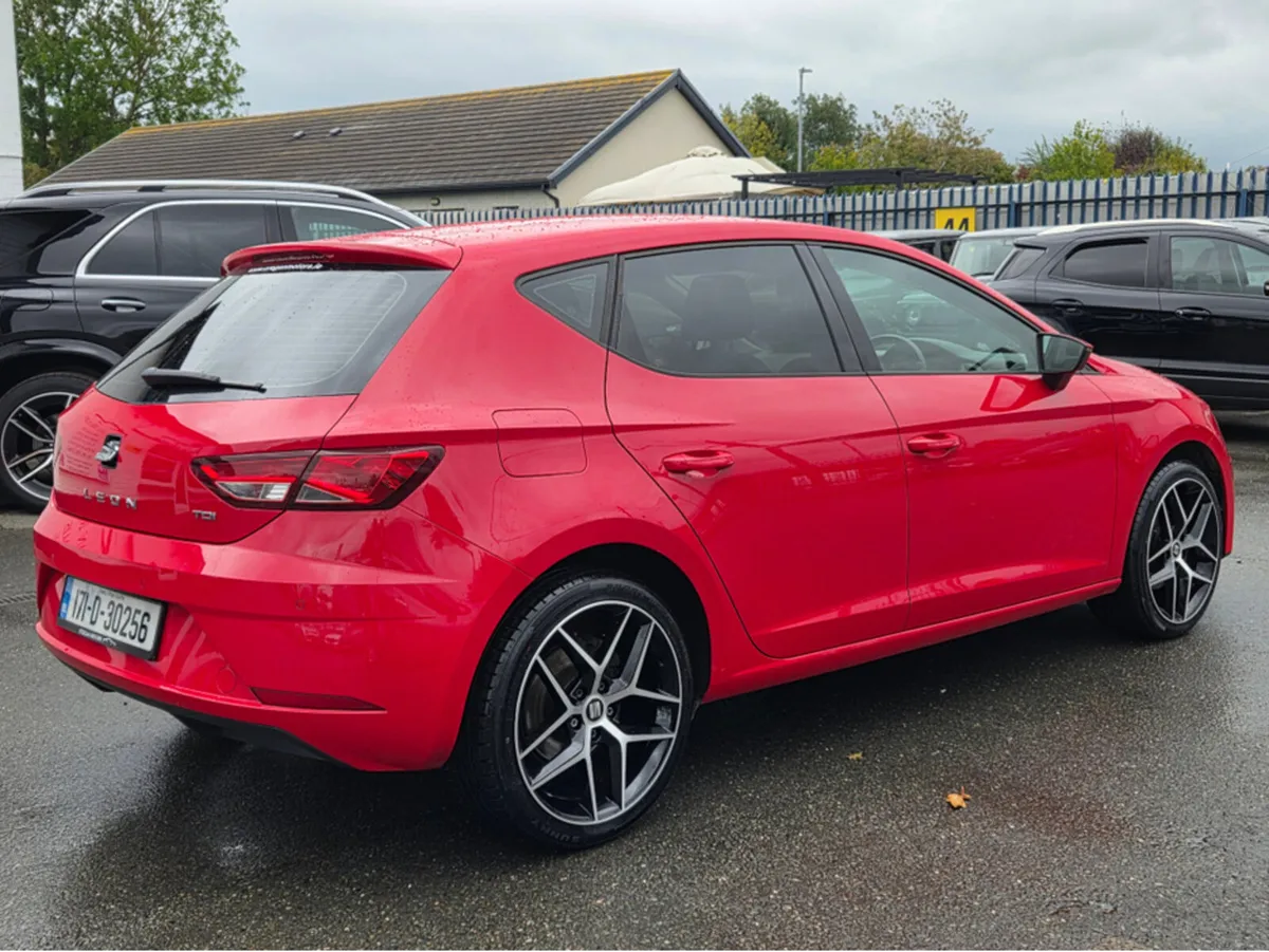 SEAT Leon 1.6 TDI 115 BHP DSG SE AUTO - Image 3
