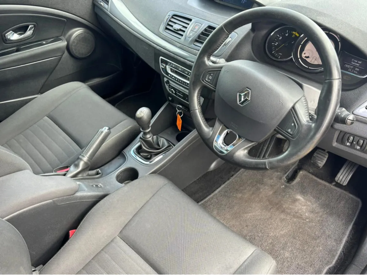 Renault Megane III LIMITED EDITION 1.5 DCI 95 2 20 - Image 2