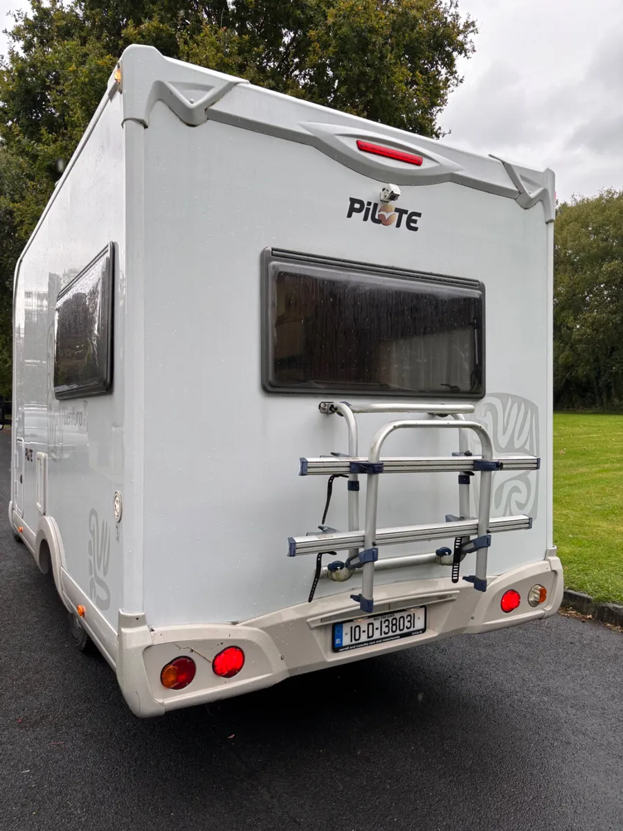 PILOTE AVENTURA P626 LO PROFILE REAR U-LOUNGE 2010 - Image 2