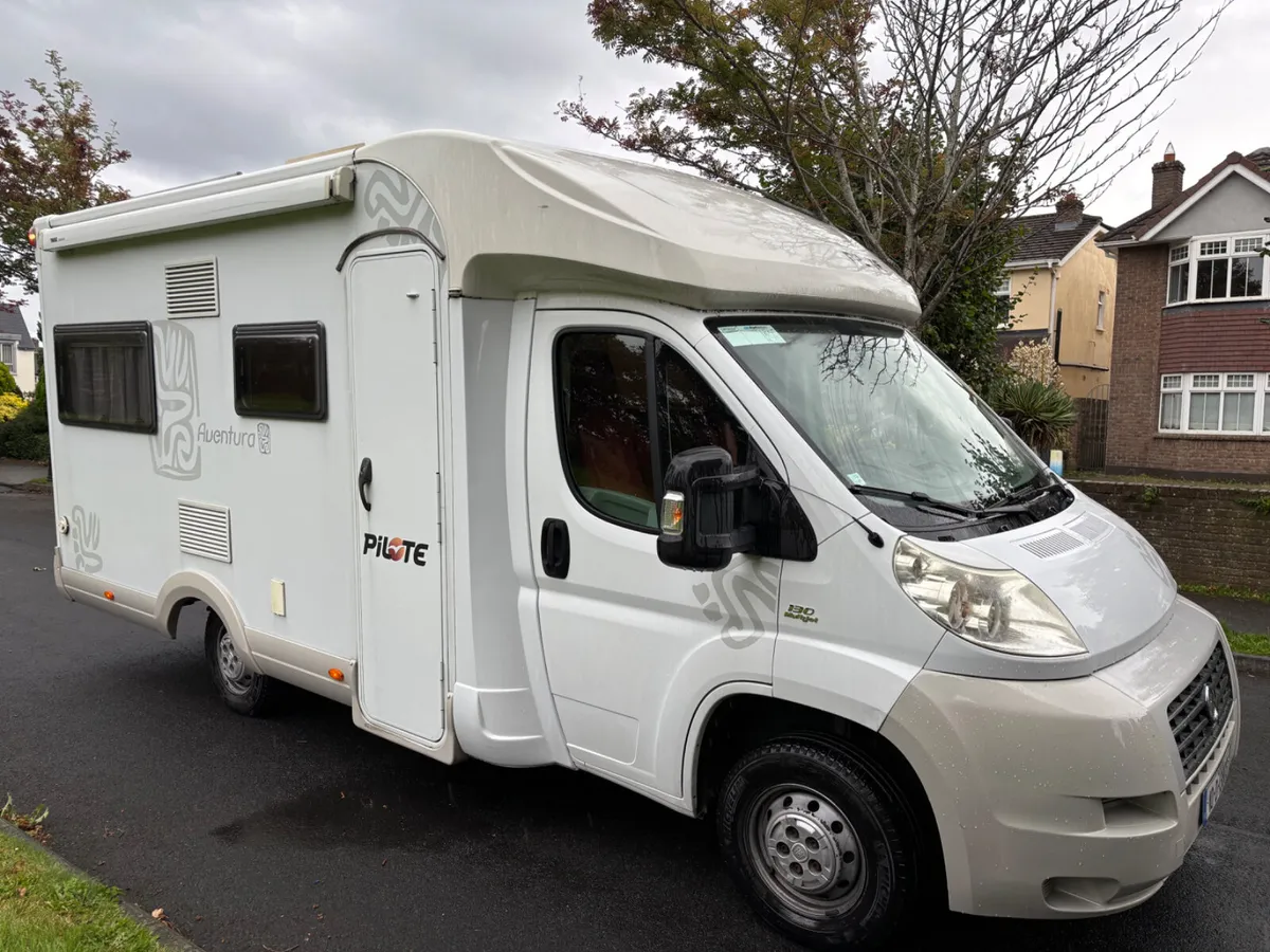 PILOTE AVENTURA P626 LO PROFILE REAR U-LOUNGE 2010 - Image 1