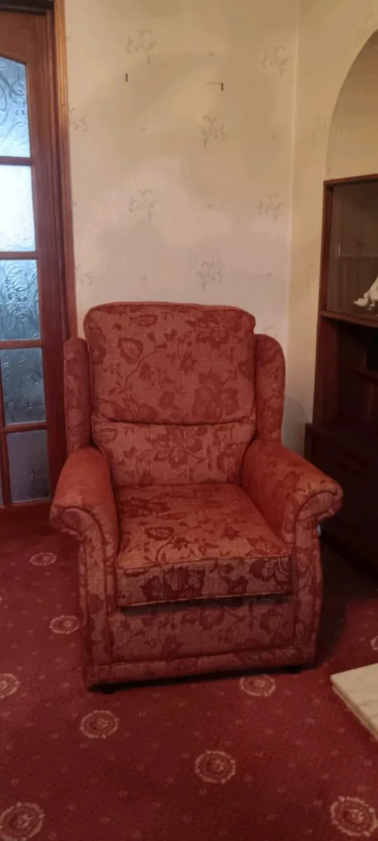 3 piece suite sofa & 2 armchairs - Image 3