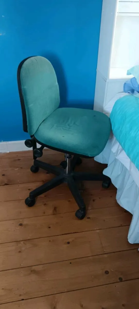 Free home office chairs - Image 1