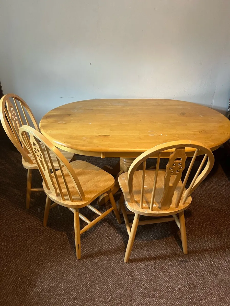 Table, chairs and fridge - Image 1
