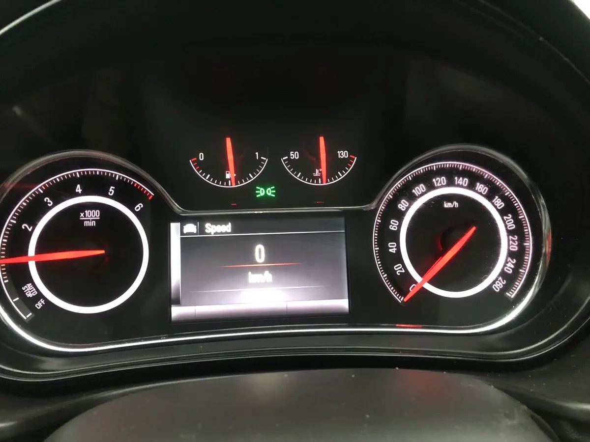 INSIGNIA CDTI AS NEW 170 KMS NEW NCT 27 - Image 2