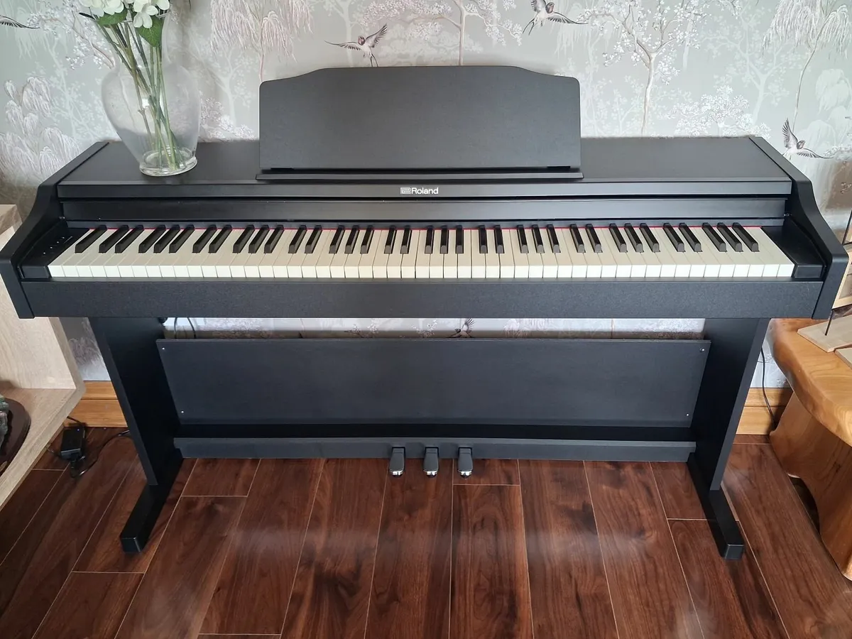 Roland Piano - Image 1