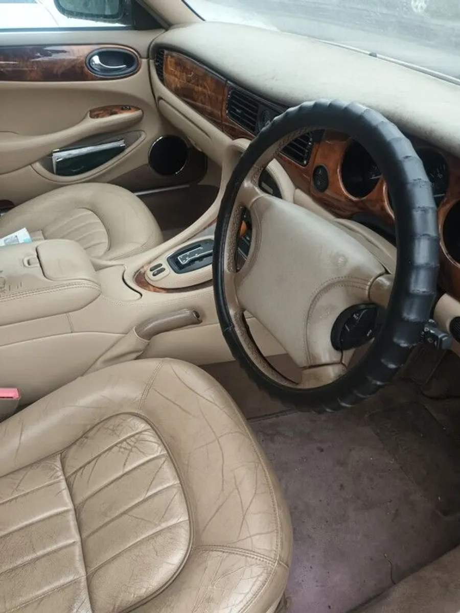 2000 Jaguar xj8 - Image 2