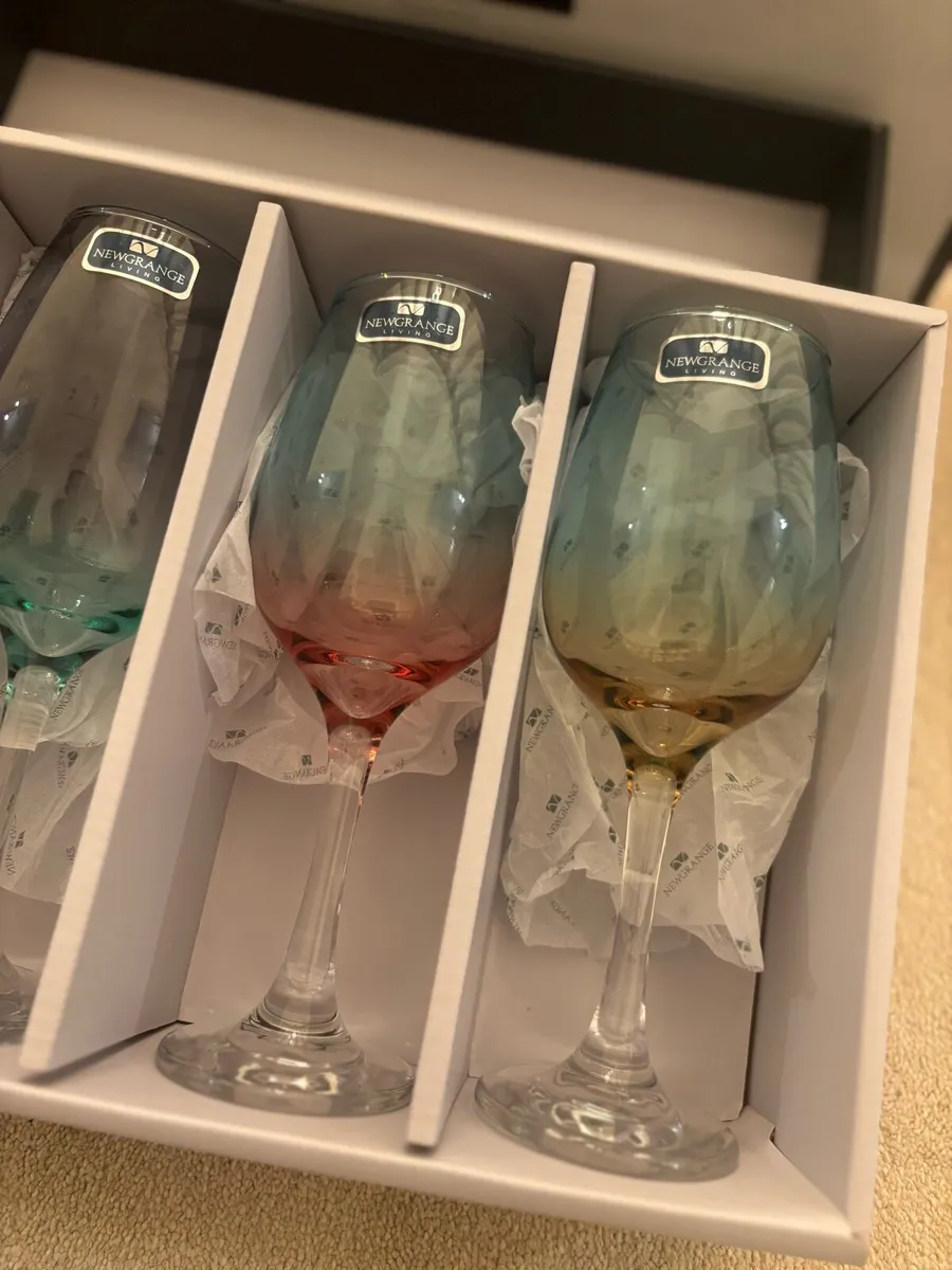 Brand new set of 4 wine glasses - Image 3