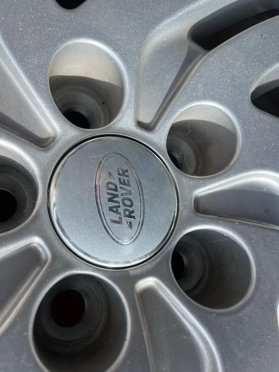 4 original Range Rover Evoque tyres & wheels - Image 2