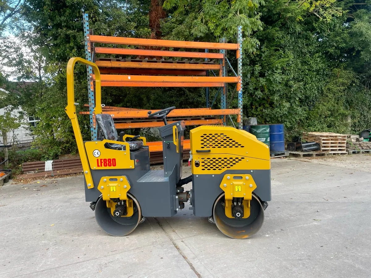 NEW DOUBLE DRUM VIBRATING ROLLER LUGONG LF88 BOMAG - Image 3