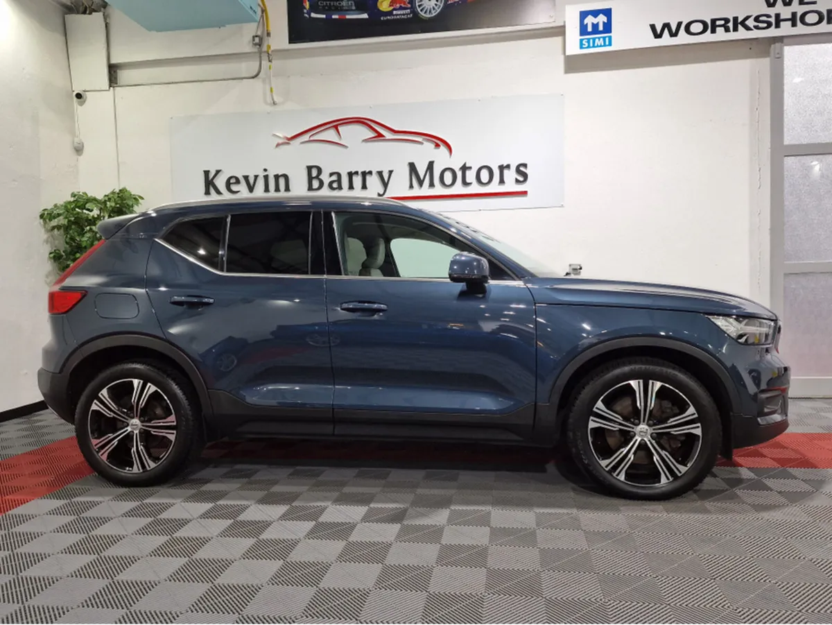 Volvo XC40 T4 INSCRIPTION (BLOND LEATHER) AUTOMATI - Image 3