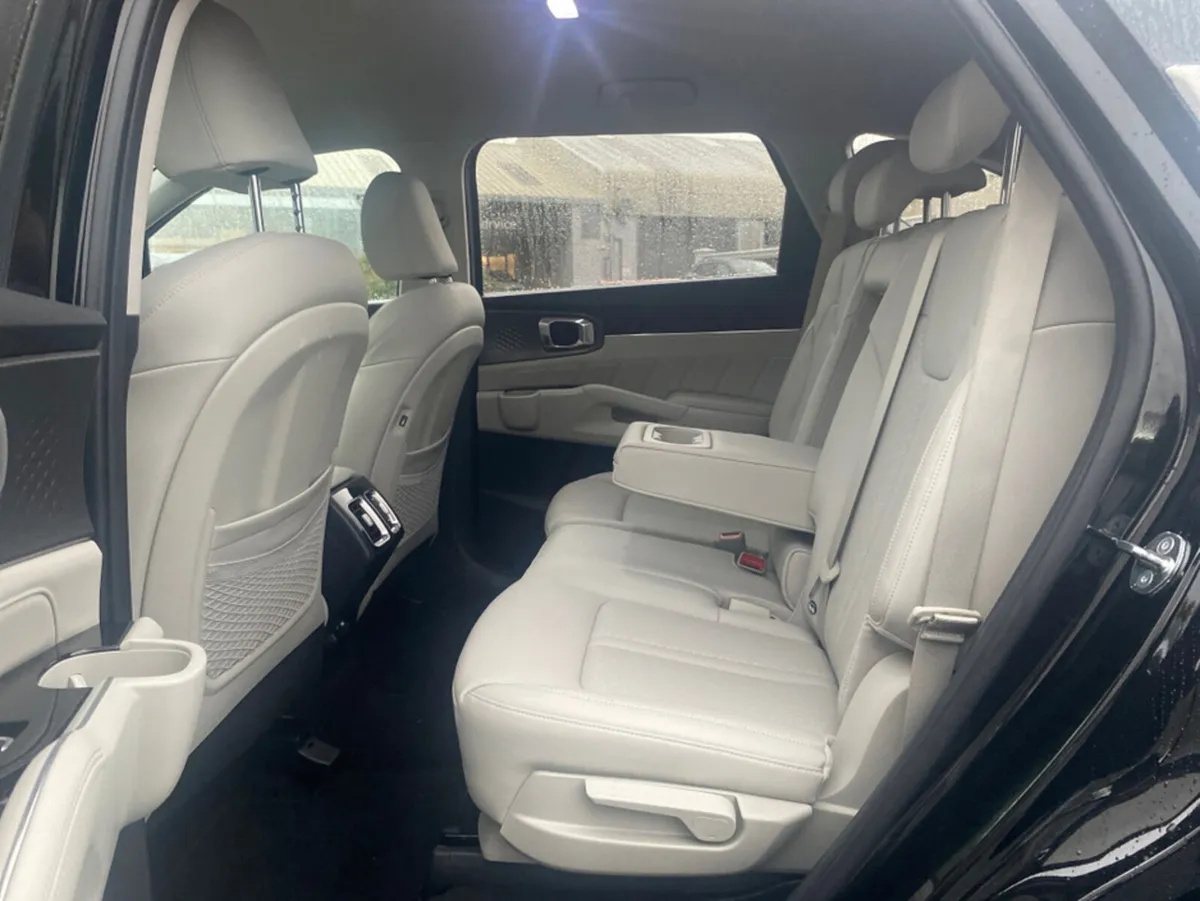 Kia Sorento K3 5P 5DR AUTO - Image 4