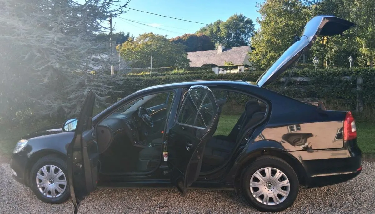 10 Octavia 1.6TDi Elegance NCT 10/26 Tax05/26 269k - Image 4