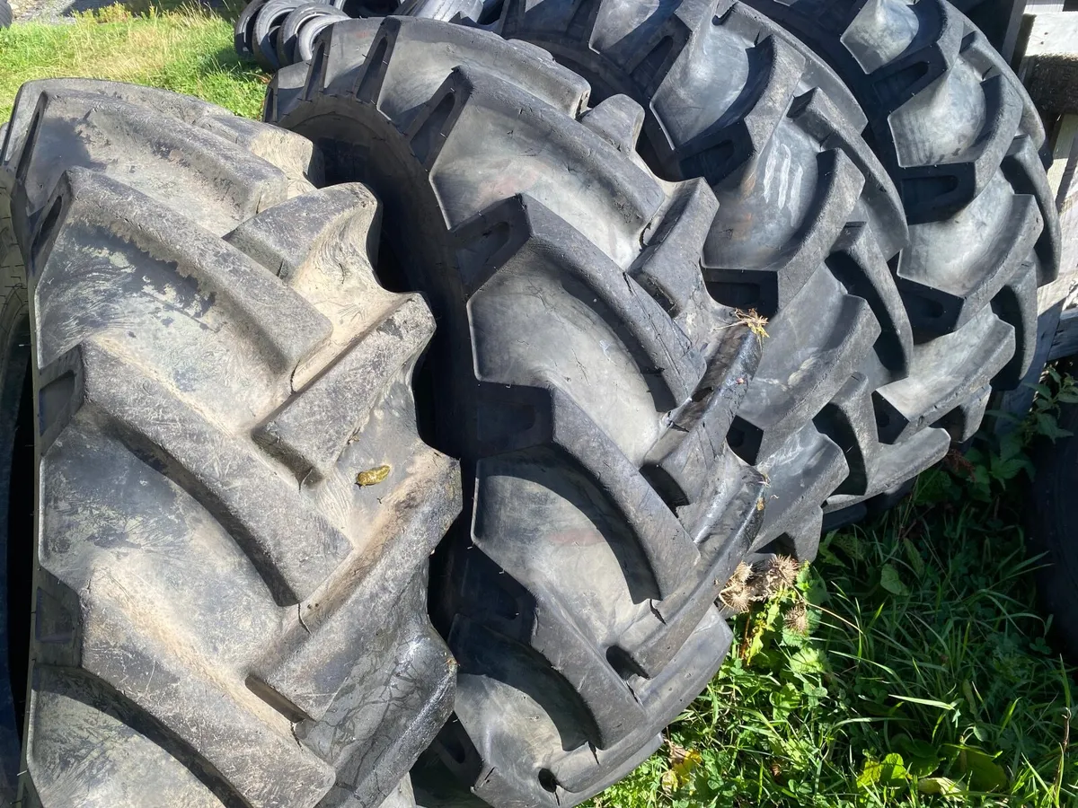 TELEHANDLER SHOVEL TYRES15.5/80X24(400/80x24)16PLY - Image 1