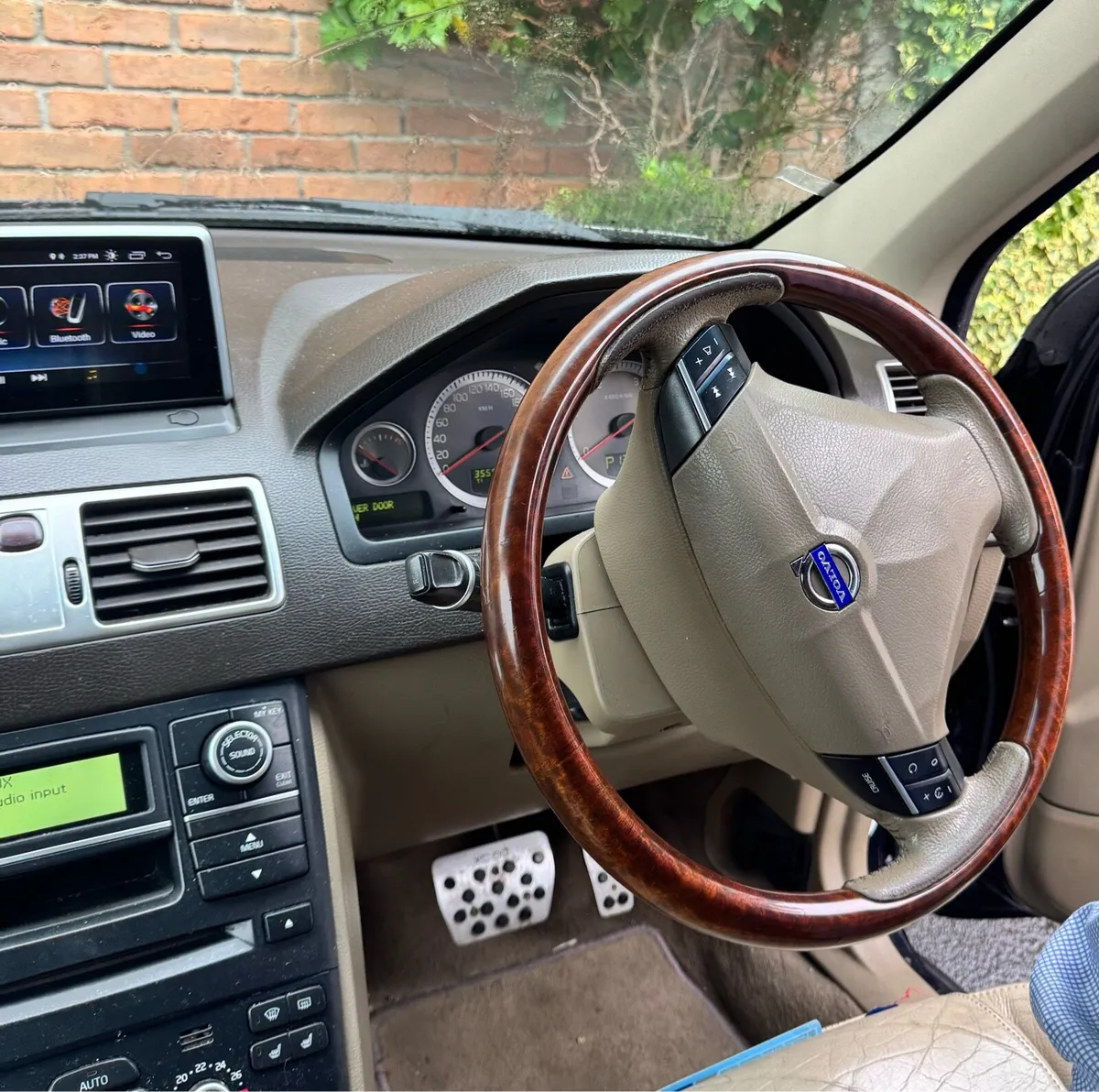 Volvo XC 90 - Image 1