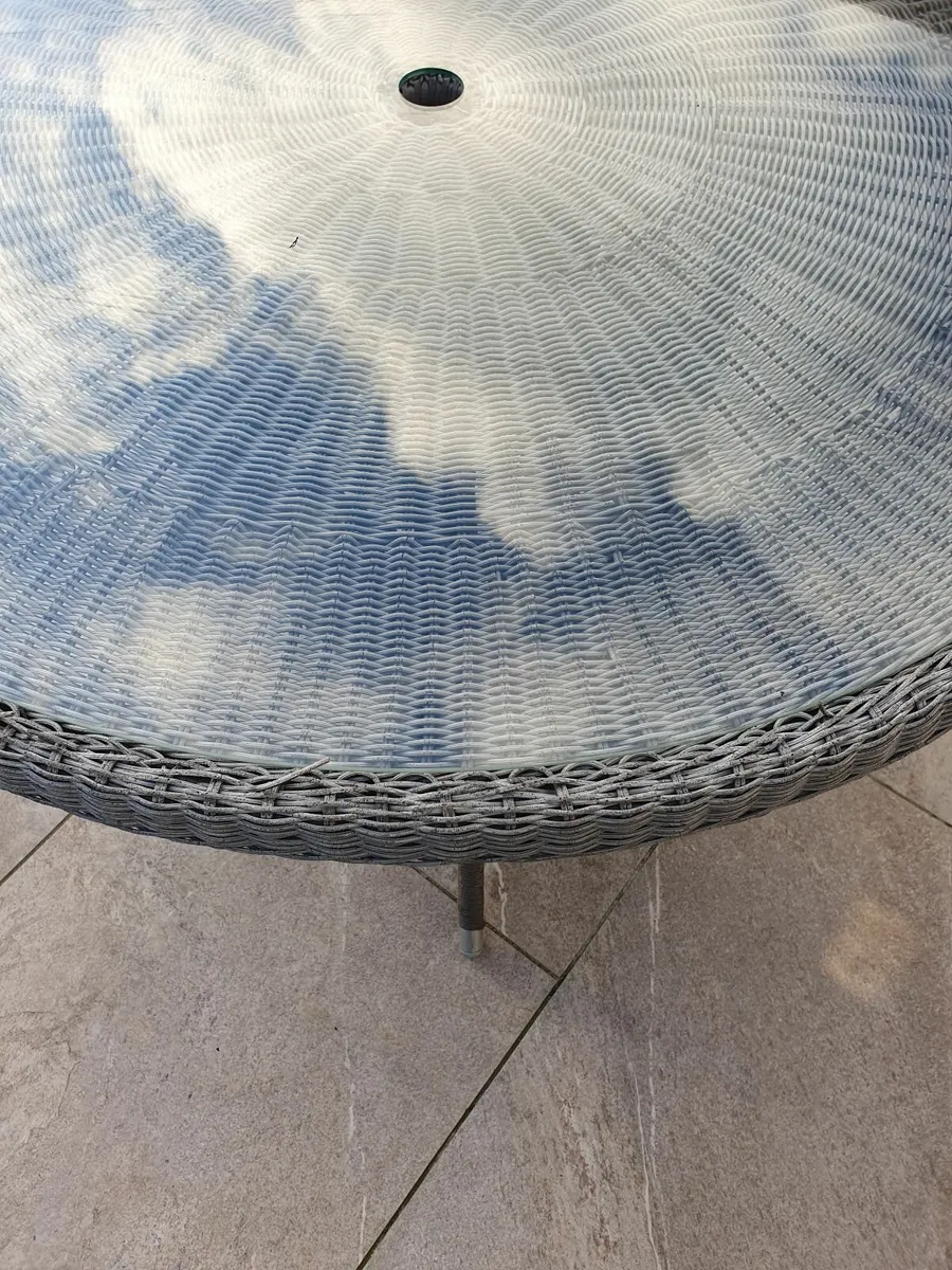 Garden table - Image 2