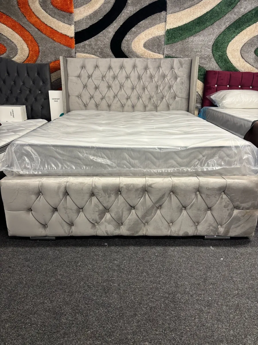 New 5ft (kingsize Upholstered Wingback Bed & Mattr - Image 1