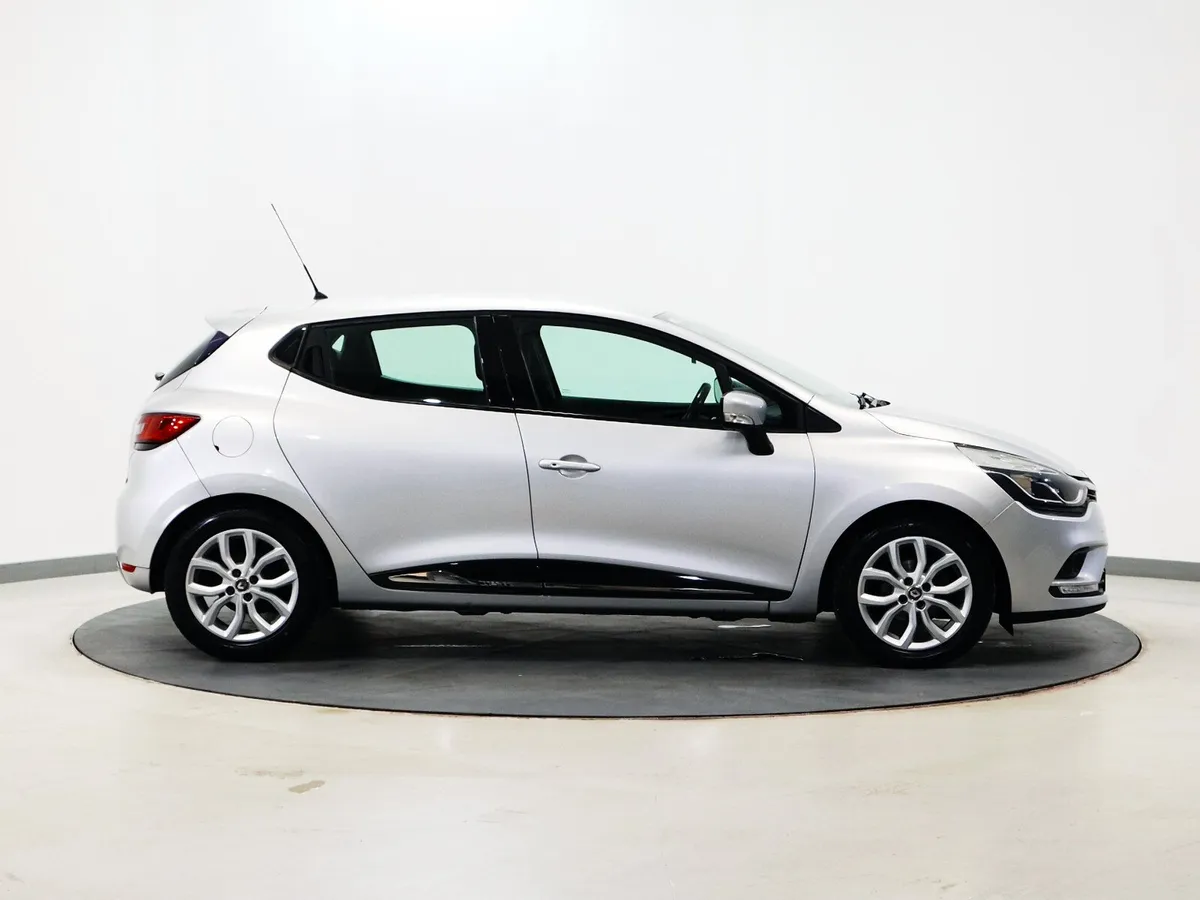 *92* 2017 Renault Clio 1.2 dynamique - Image 3