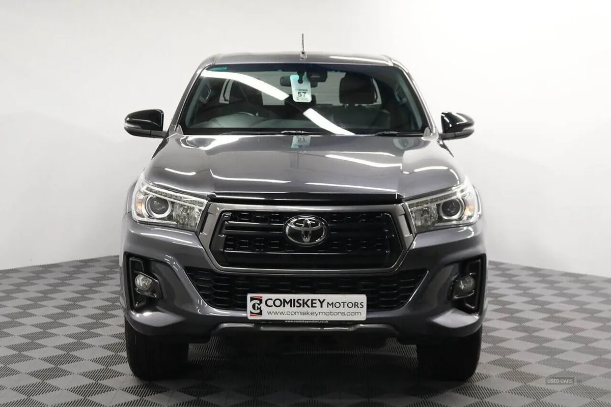 Toyota HiLux D-4d Invincible X - Image 2
