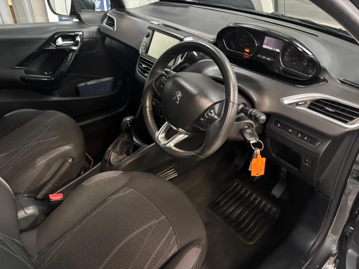 Peugeot 208 2015. 1.0. VTI  ACTIVE - Image 3
