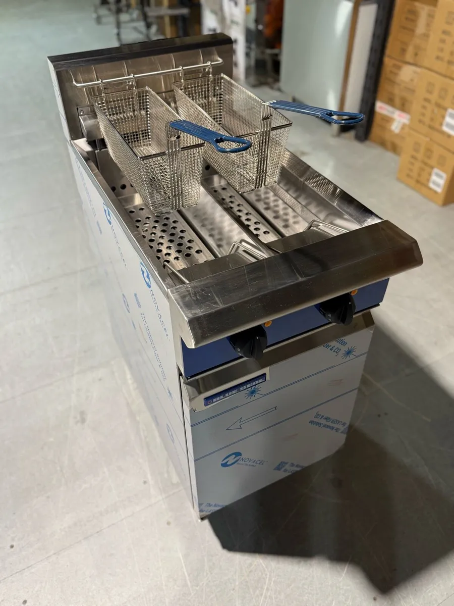 Blue Seal E44 Electric Twin Tank Fryer - Image 2