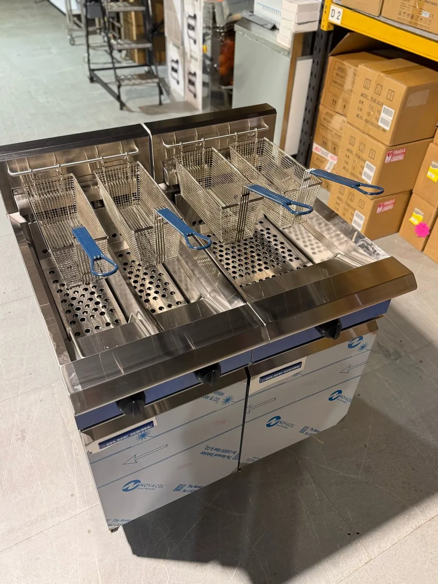 Blue Seal E44 Electric Twin Tank Fryer - Image 4