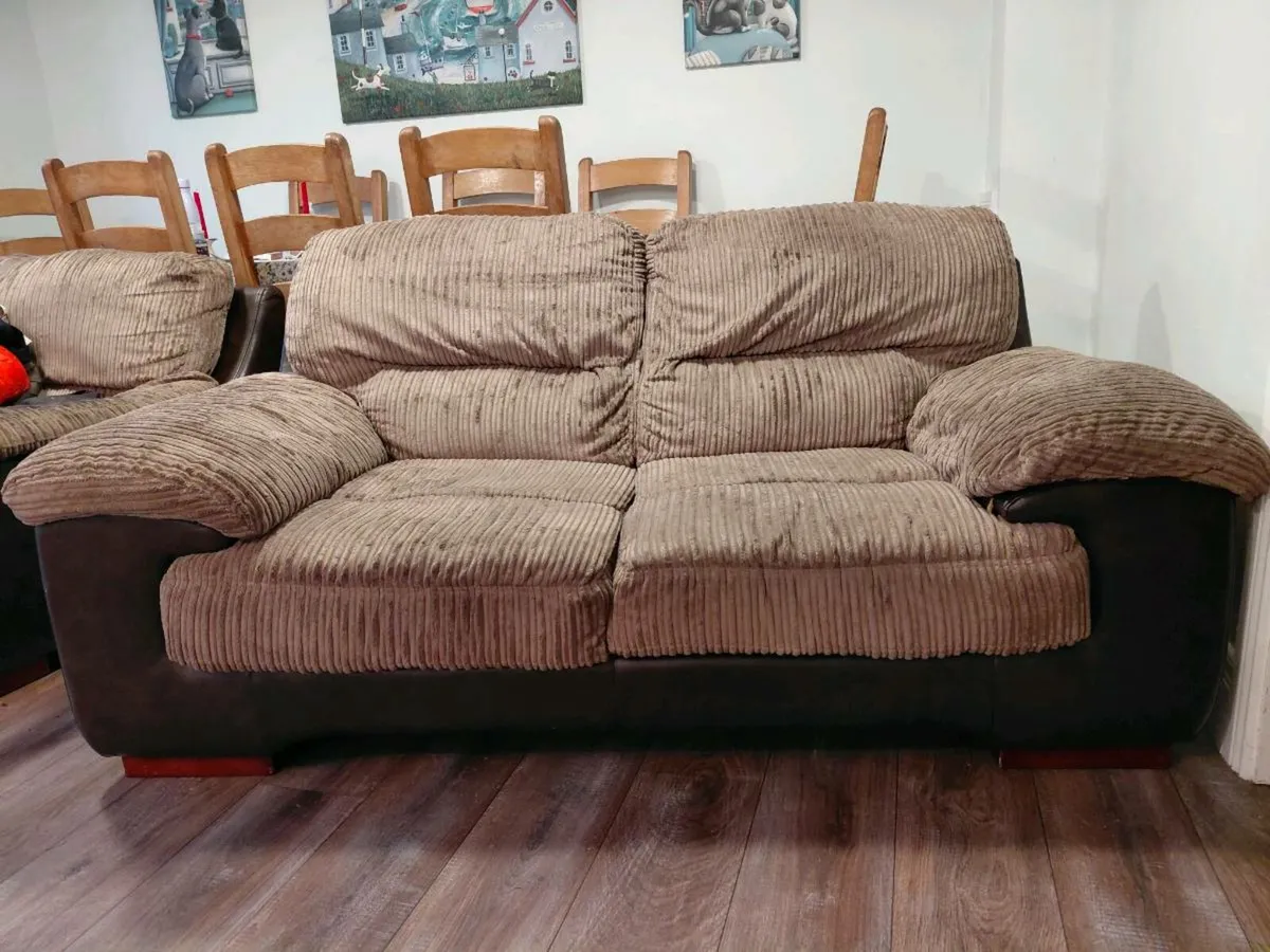 2+ 3 Seater Couch - Image 1