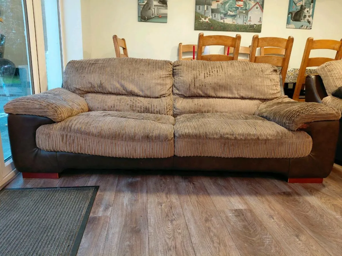 2+ 3 Seater Couch - Image 2
