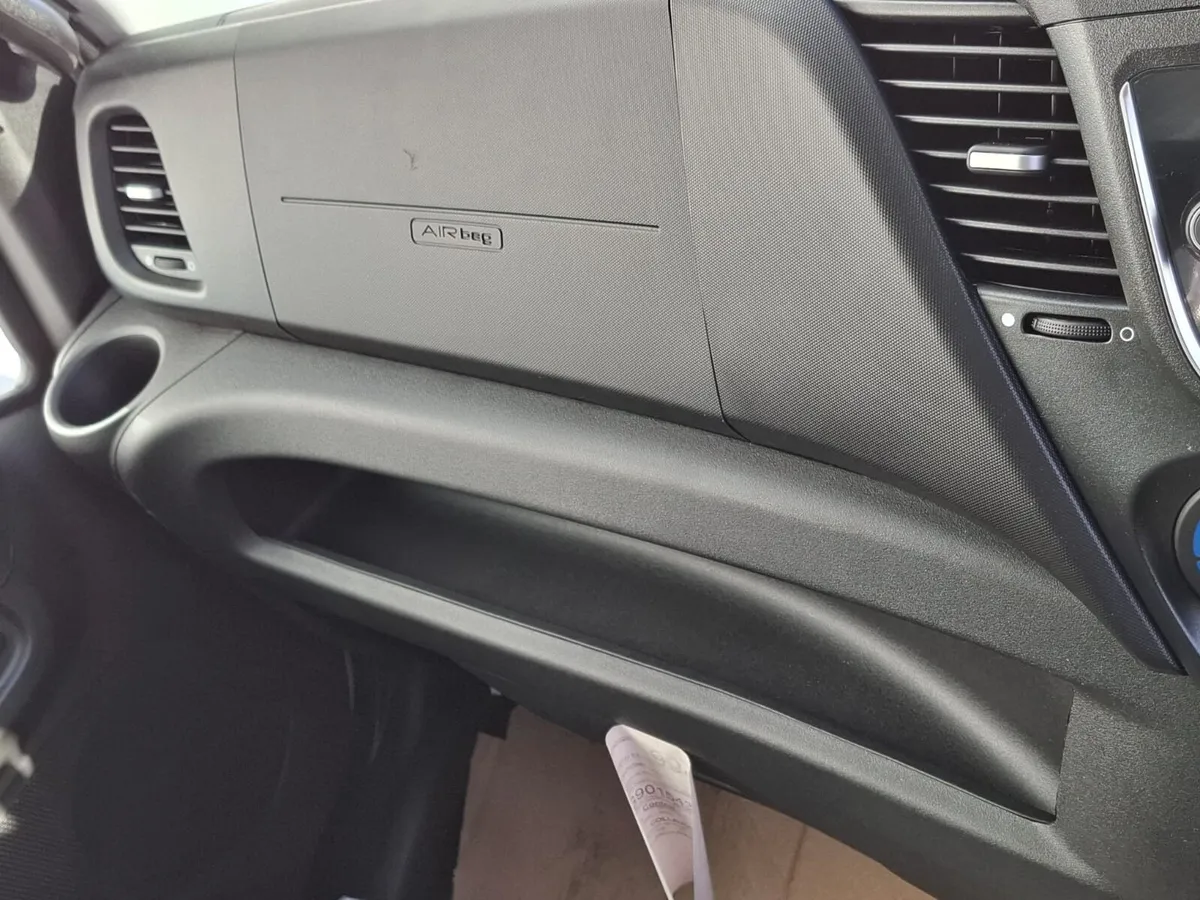 Iveco Daily 2.3 160bhp Mwb van - Image 3