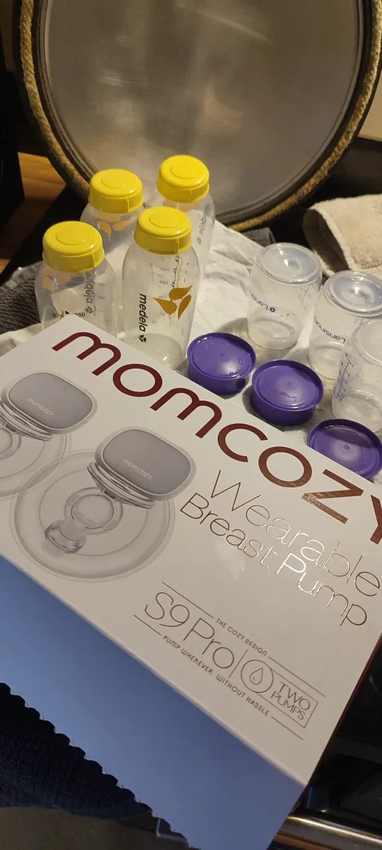 Double breast pump and storage bottles - Image 1