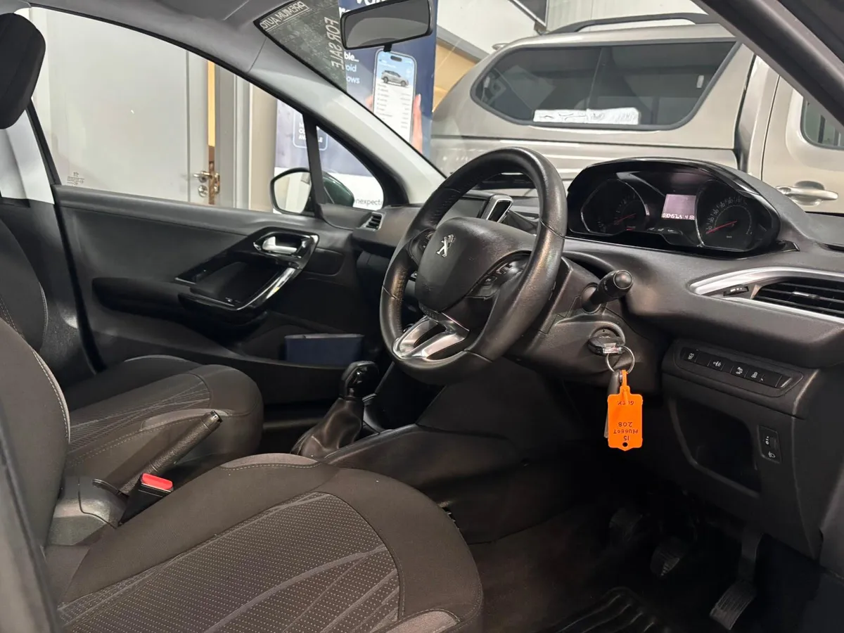 Peugeot 208 2015. 1.0. VTI  ACTIVE - Image 4