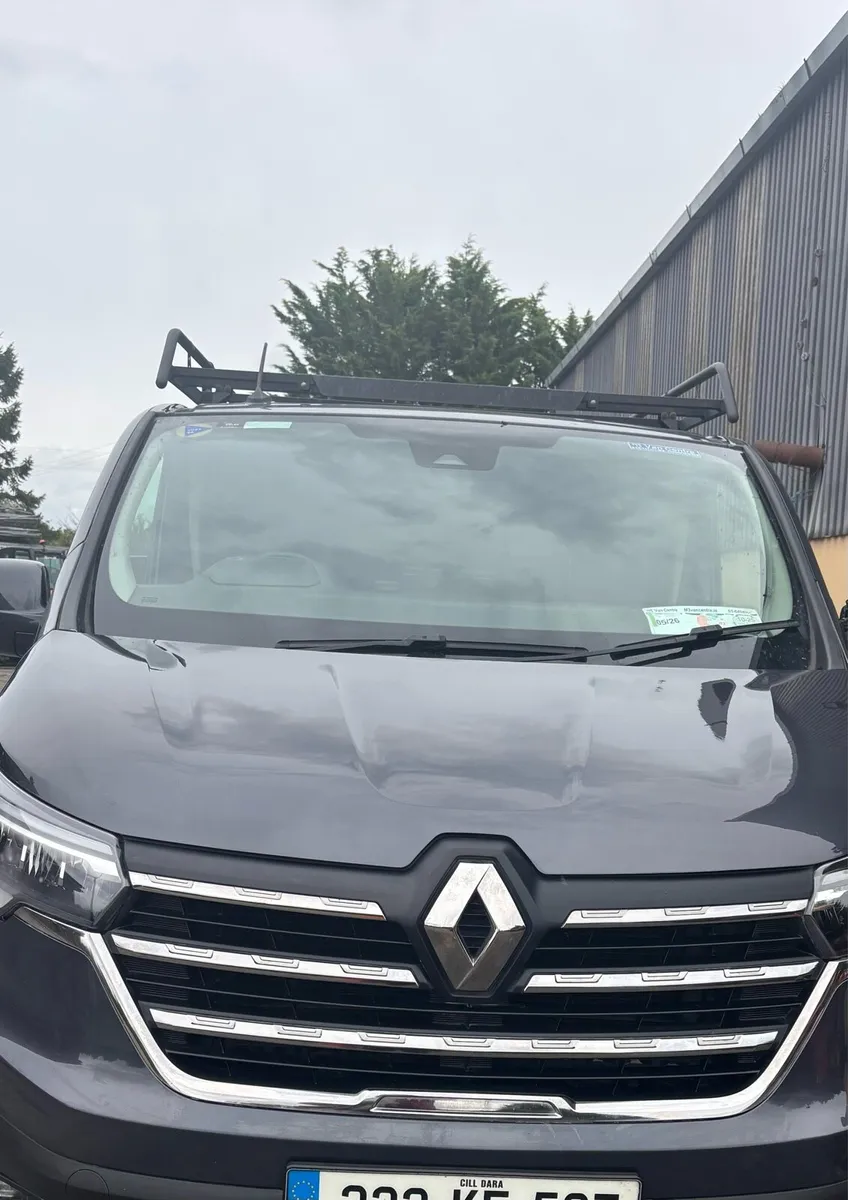 22 Renault Trafic Dci 150 Sport - Image 1
