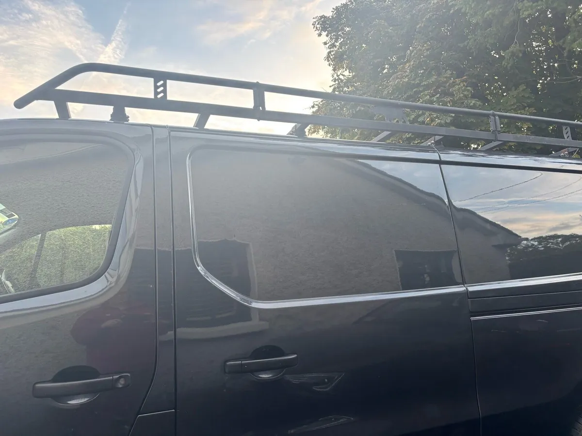 22 Renault Trafic Dci 150 Sport - Image 3
