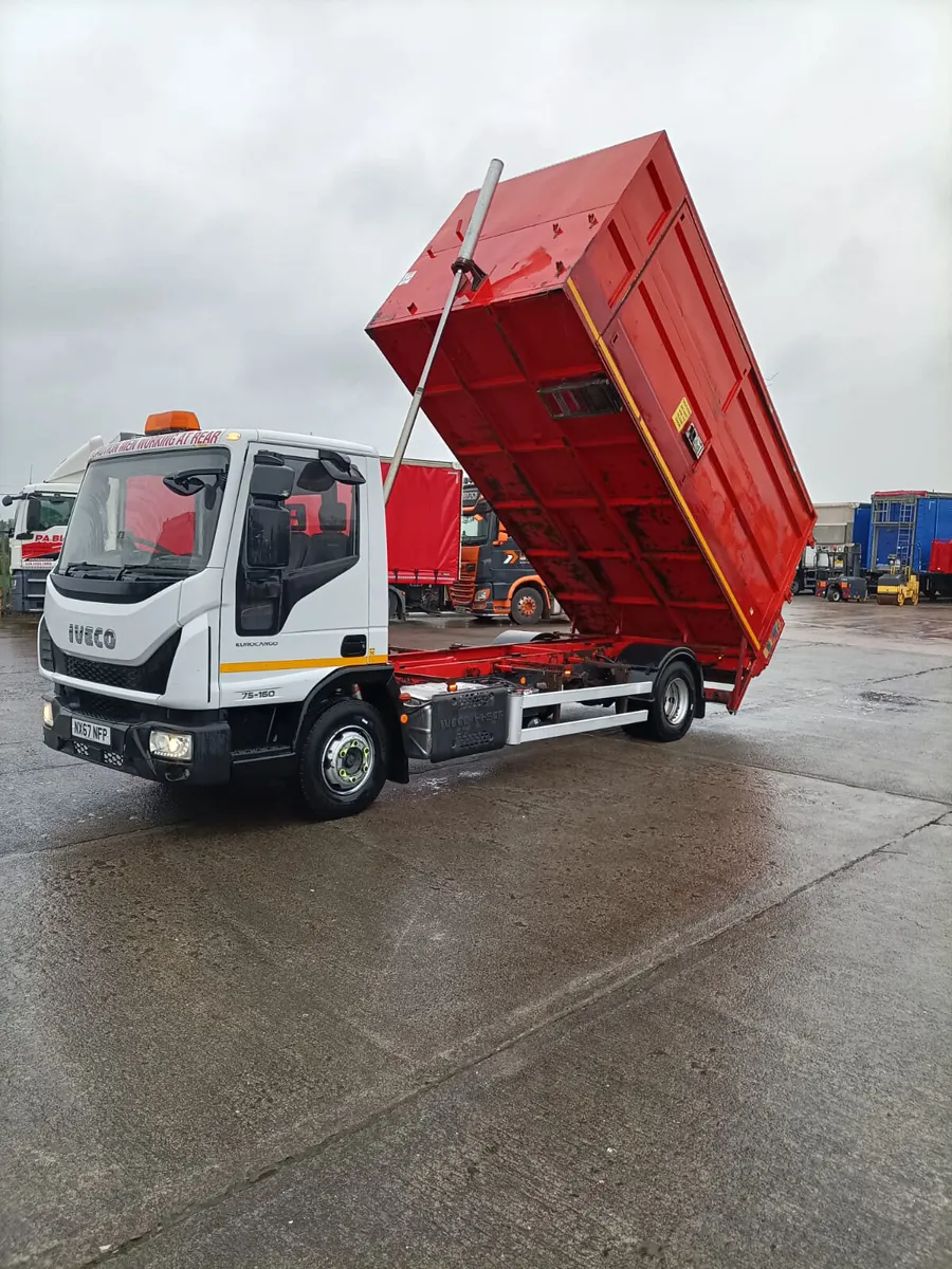 2017 Iveco 7.5 ton steel bulk tipper Barn doors - Image 2
