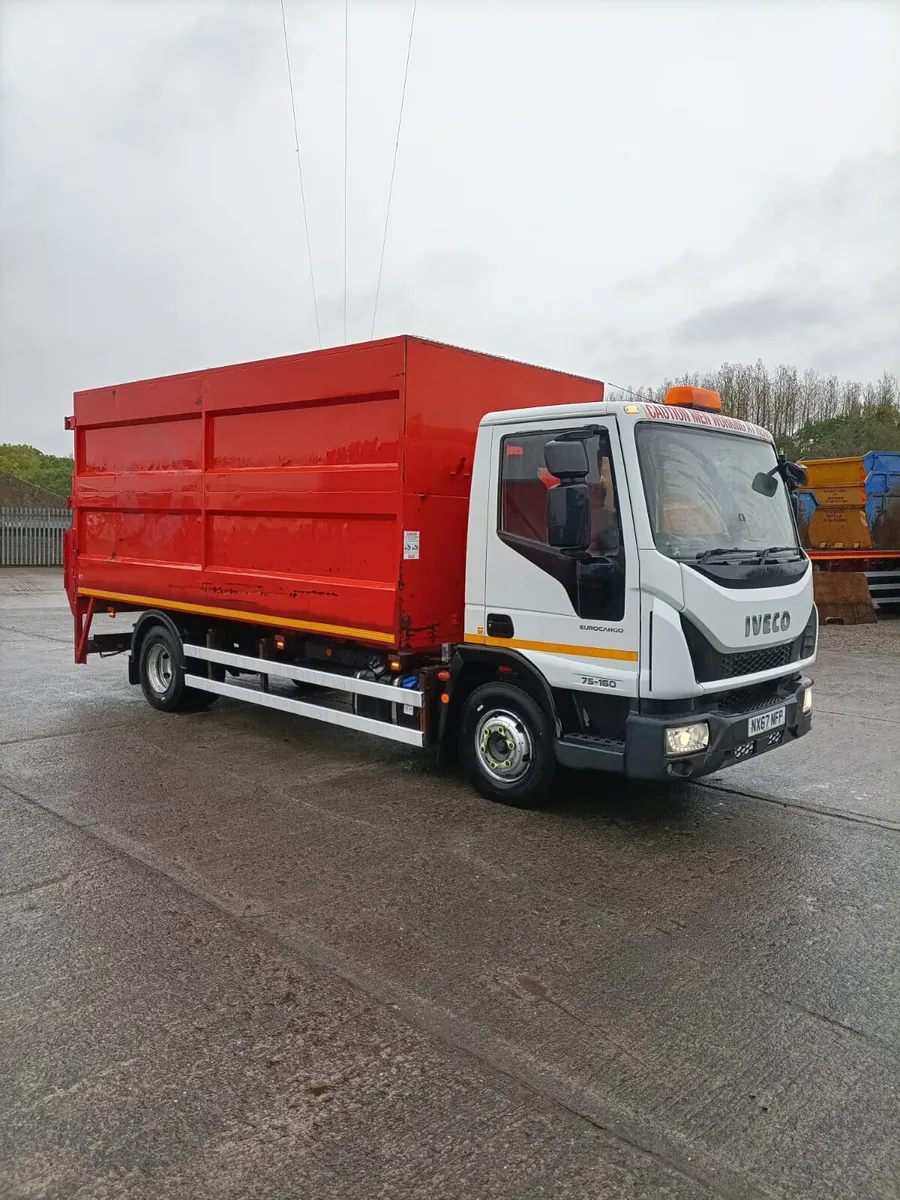 2017 Iveco 7.5 ton steel bulk tipper Barn doors - Image 3