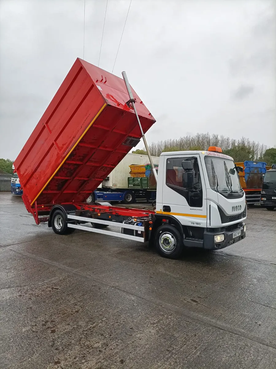 2017 Iveco 7.5 ton steel bulk tipper Barn doors - Image 1
